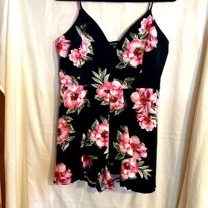 NWT Women’s black/floral romper. Size large Derek heart. 19 in. across 24 down.